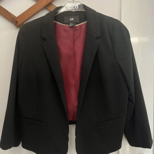 H&M black jacket used with 3/4 sleeve and burgundy lining