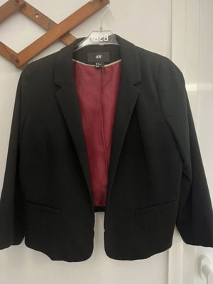 Σακάκι H&M μαύρο μεταχειρισμένο με μανίκι 3/4 και μπορντώ φόδρα