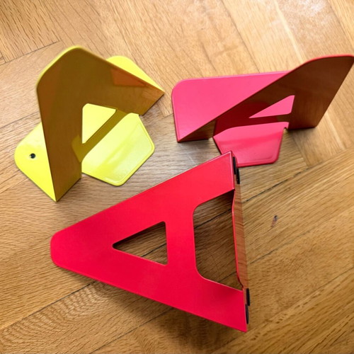 Metal bookends set of 3 like new, colorful