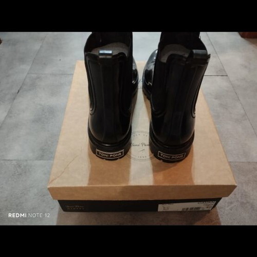 Toni Pons boots size 40 like new, black
