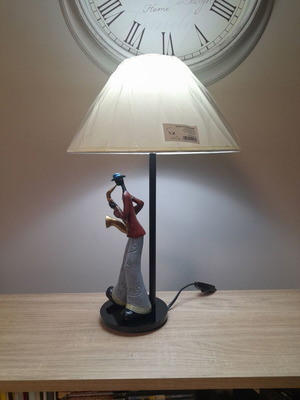 Table lamp with jazz player on plexiglass base and beige shade