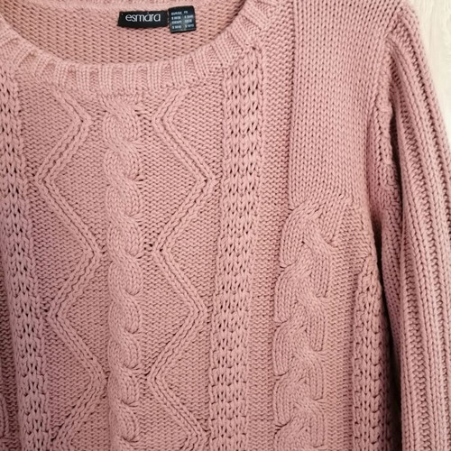 Pullover size S like new, knit style