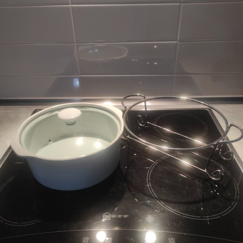 Serving dish new, heat-resistant for metal holder