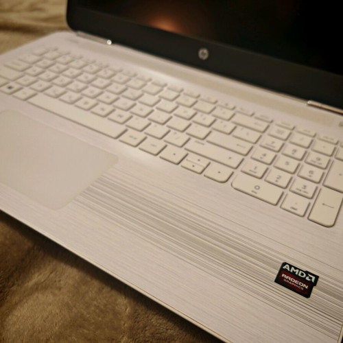 HP 15-aw006nv laptop like new, 8GB RAM, 240GB SSD, Windows 10, bag and mouse