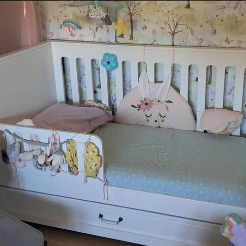 Bellamy Ines crib and dresser set like new
