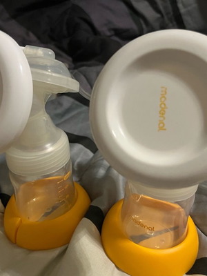 Madenal double breast pump used with bag and ice packs