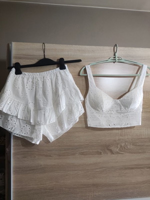 Guipure set skort and bustier like new, white