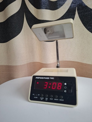 Μπεζ επιτραπέζιο φωτιστικό ρολόι ξυπνητήρι PIFCO PHASE TWO μεταχειρισμένο 1970s