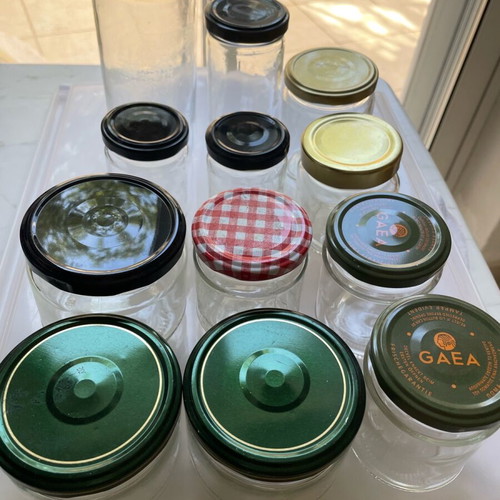 Small jars set like new, pack of 12 with 2 large for jams