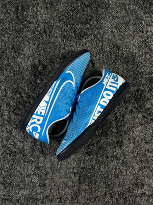 Nike Mercurial Vapor 13 Club IC ποδοσφαιρικά παπούτσια σαν καινούργια, μέγεθος 43, μπλε και λευκό