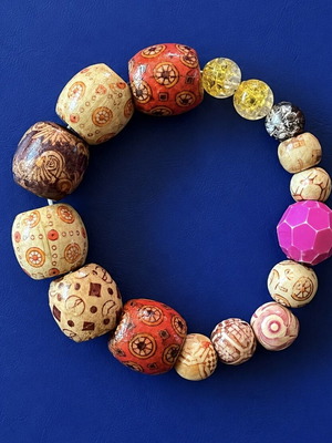 Handmade bracelet with multicolored beads