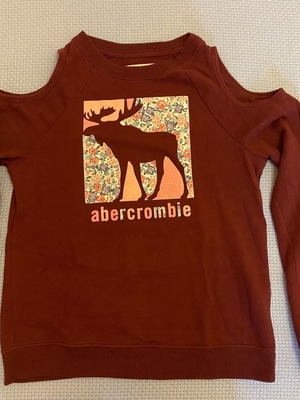 Abercrombie & Fitch girls' sweatshirt like new, burgundy, shoulder cutout