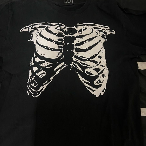 Famous 06 T-shirt used, size large, black cut-sleeve
