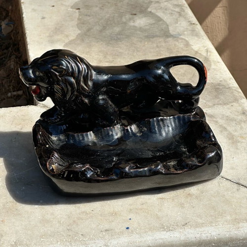 Ceramic vintage lion ashtray used, Made in Japan