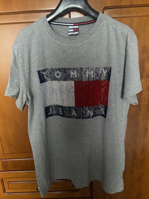 Tommy Hilfiger men's t-shirt like new, size M