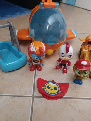 Top Wings figures and vehicle with sound and light like new