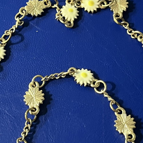 Decorative Hair Chain with Two Combs and Daisies Boho Vintage Style like new