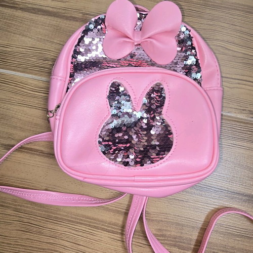 Children's bag used with slightly broken zipper