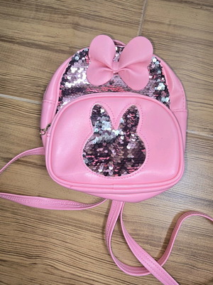 Children's bag used with slightly broken zipper