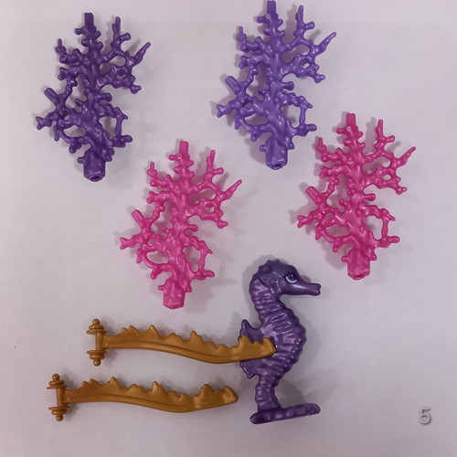 Playmobil pack of 4 corals and 1 seahorse like new with 2 golden handles