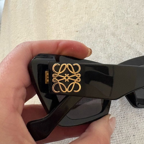 Loewe sunglasses authentic like new, black