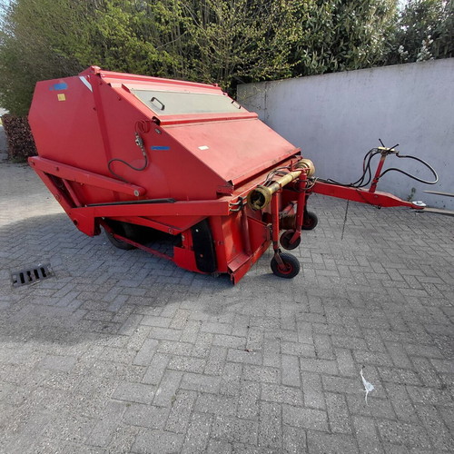Sweeper machine with high tip hopper, PTO drive
