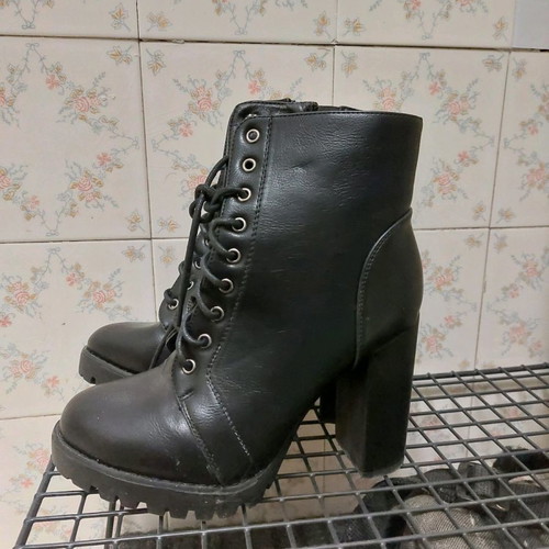 Ankle boots with high heel used, unworn, size 39, black