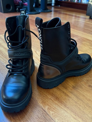 Moncler boots size 39 like new, authentic, black