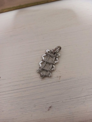 Pendant element like new, silver color