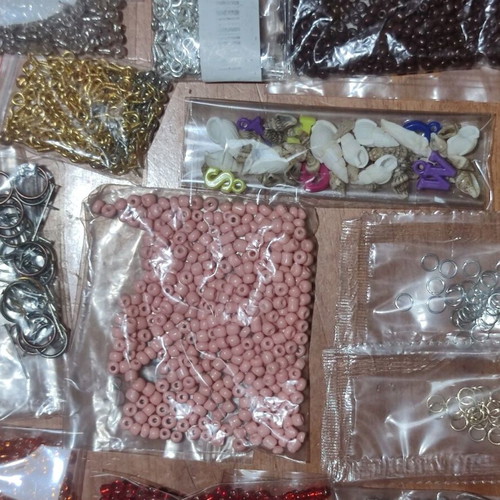 Professional Jewelry Making Set with Thousands of Pieces and Book