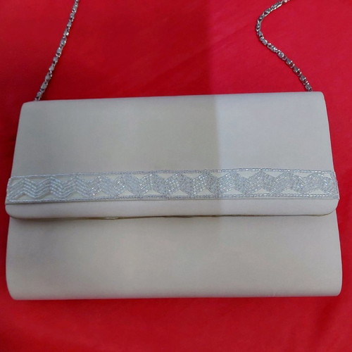 Handbag used 23x17cm beige with bead embroidery and silver chain strap