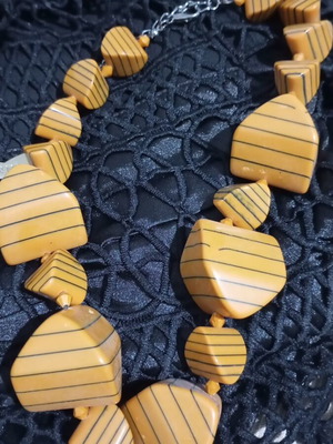 Lynne necklace like new, brown