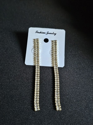 Elegant earrings new, gold tone