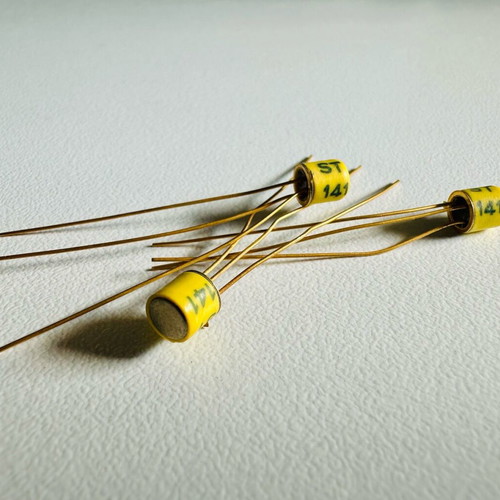 Sinclair Radionics ST141 NOS transistors, 3 pieces new