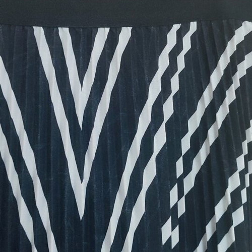 Zara pleated skirt like new, size Medium, black and white
