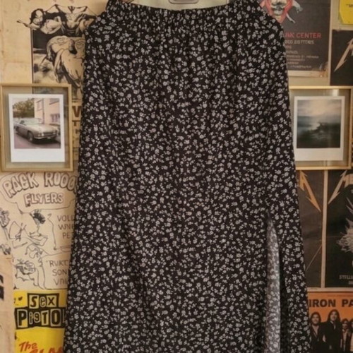 Maxi floral skirt black and white new