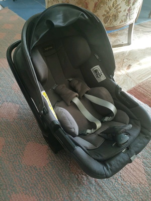 Inglesina Darwin Infant Recline Car Seat and Darwin 360 Isofix Base like new