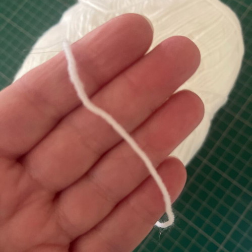 White yarn pack of 3 balls, like new, 500 gr total