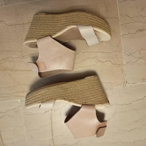 Leather platforms used size 39, beige
