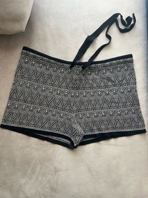 Mariofresh knitted shorts size small like new, black