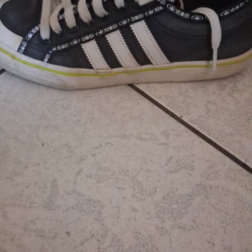 Adidas athletic shoes for boys size 40, black