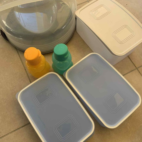 Tupperware set of 6 pieces used in excellent condition