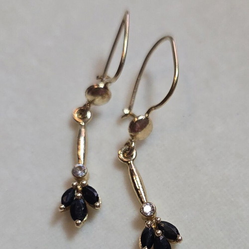 Gold 585 earrings with sapphires