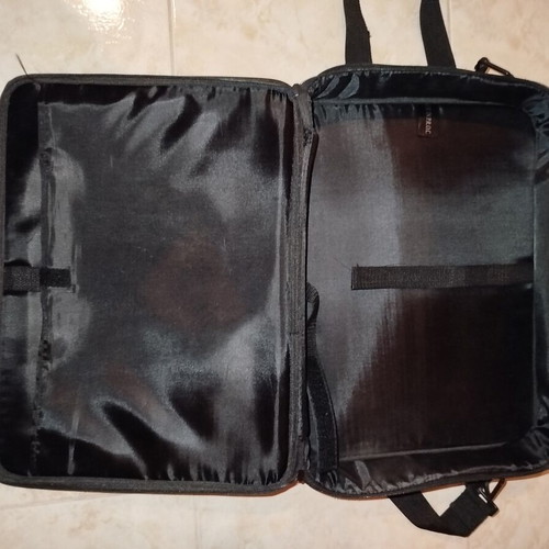 Aquip laptop bag for up to 17" like new, with strap