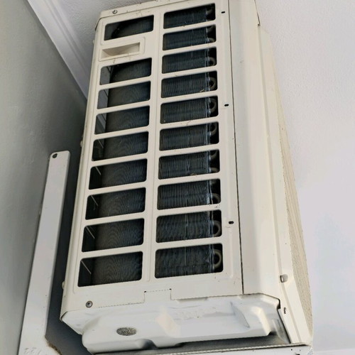 Toyotomi inverter air conditioner 24,000 BTU A/A++ with ionizer like new