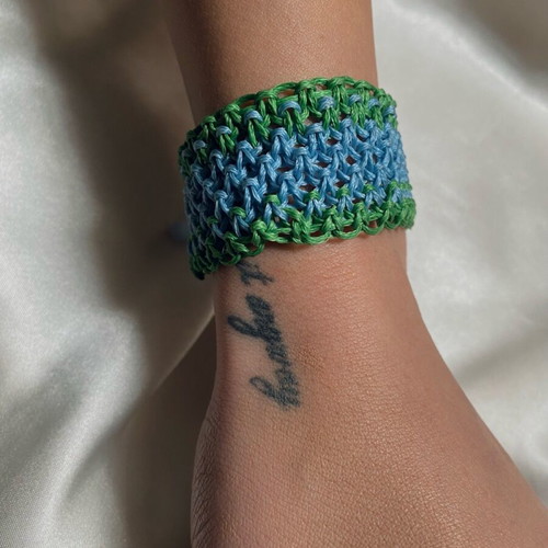 Macrame bracelet like new, handmade, blue and green