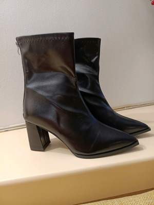 Women's black ankle boots like new, size 38, 7-8cm heel