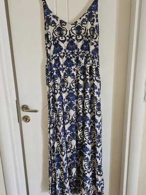 Dress like new, airy, size M-L, white and blue