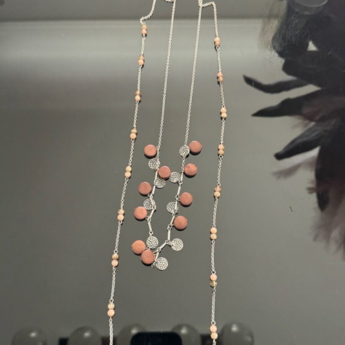 Long necklace new in nude colors
