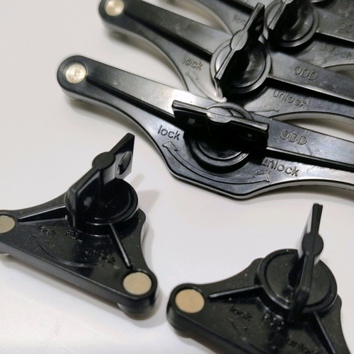 Locking clips for PC case like new